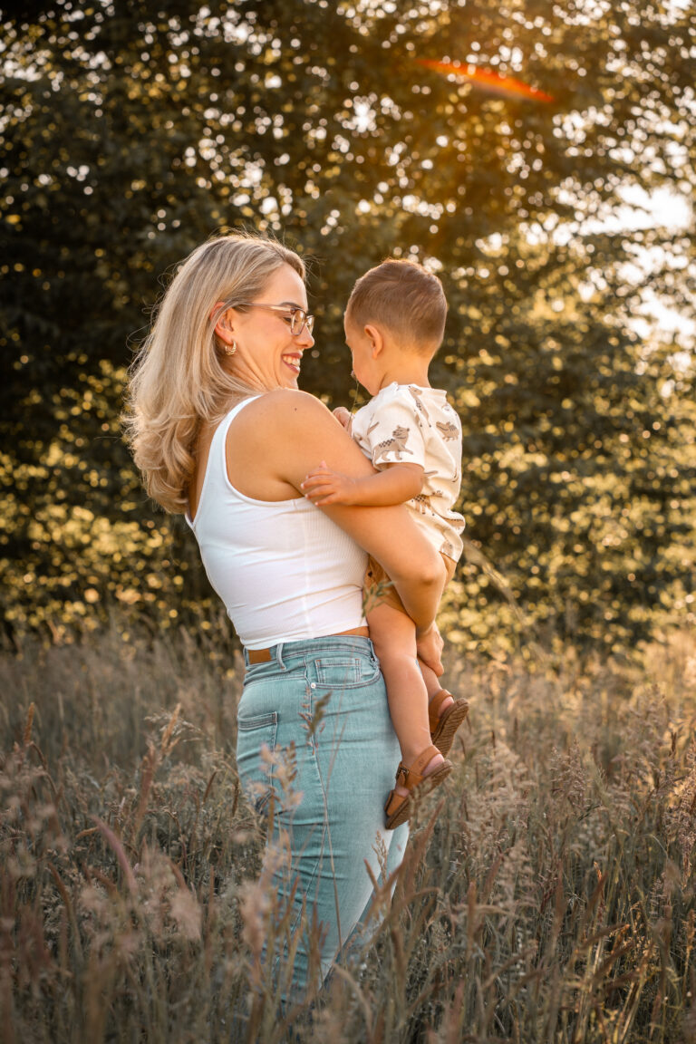 Mutter und Sohn Portrait in der Natur