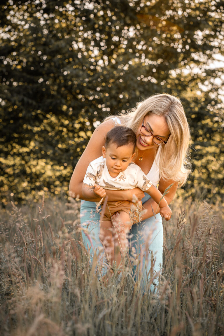 Freude zwischen Mutter und Kind